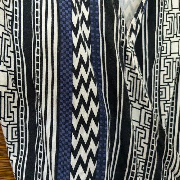 Lucky Brand M wrap/kimono-style top - Picture 2 of 3